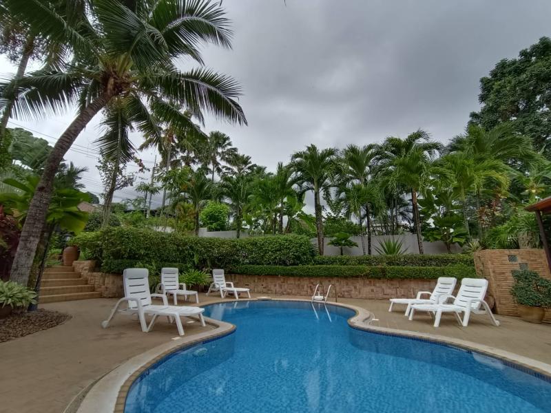 Peaceful pool villa in Rawai