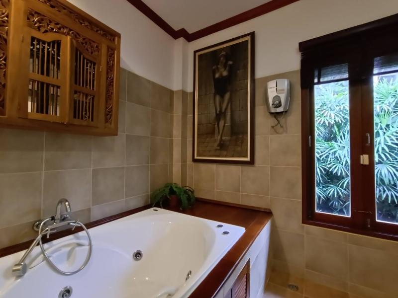 Peaceful pool villa in Rawai