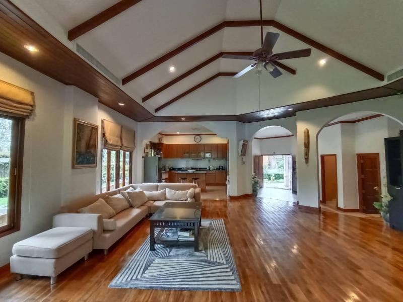 Peaceful pool villa in Rawai