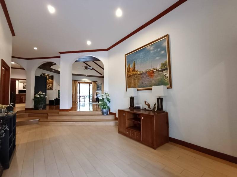 Peaceful pool villa in Rawai