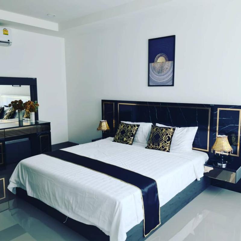 Huge pool villa in Rawai
