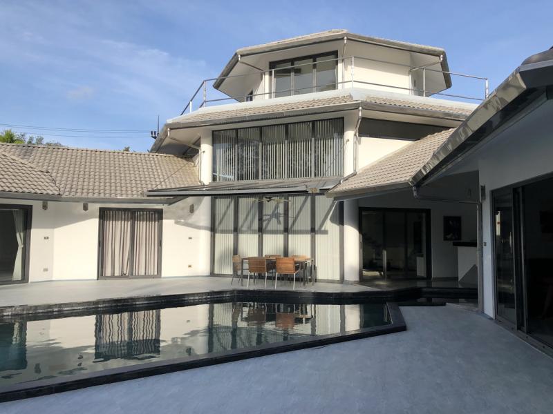 Luxury 5 bedroom villa in Rawai with 3 bedroom guest house